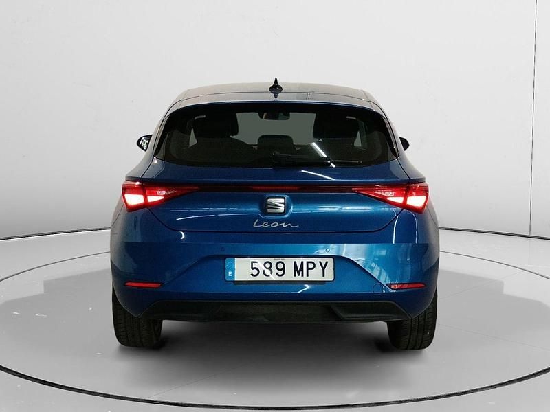 Usado Seat Leon Style 110 CV (80 kW) 2024 Azul Berlina