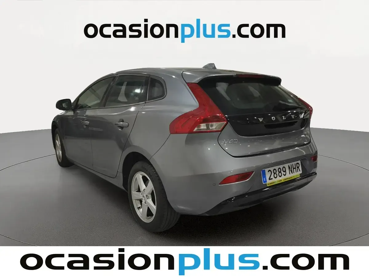 Usado Volvo V40 Kinetic 120 CV (88 kW) 2017 Gris Utilitario