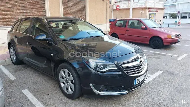 Usado Opel Insignia Selective 120 CV (88 kW) 2016 Negro Berlina