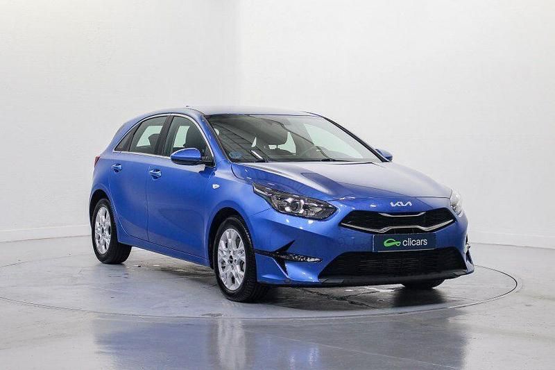Usado Kia Ceed 136 CV (100 kW) 2022 Azul Utilitario