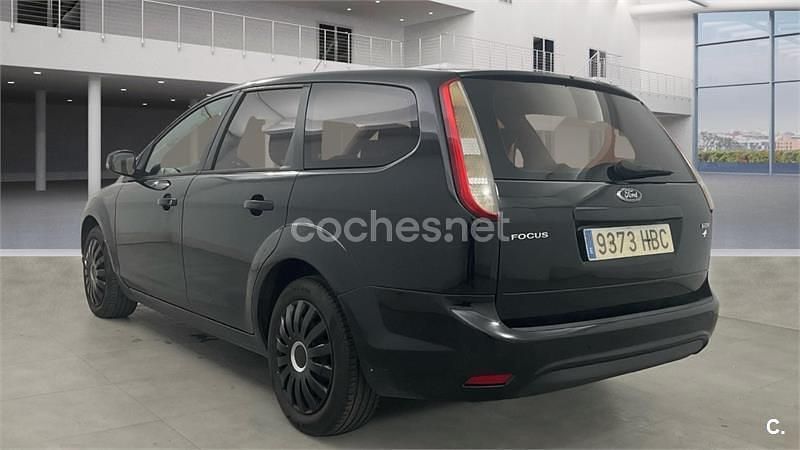 Usado Ford Focus Trend 115 CV (84 kW) 2012 Negro Familiar