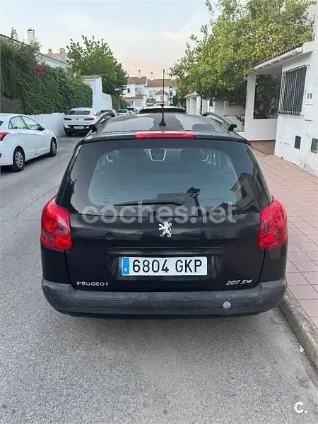 Usado Peugeot 207 95 CV (69 kW) 2009 Negro Familiar