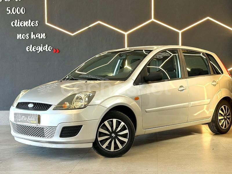 Usado Ford Fiesta Ambiente 70 CV (51 kW) 2007 Gris / plata Berlina