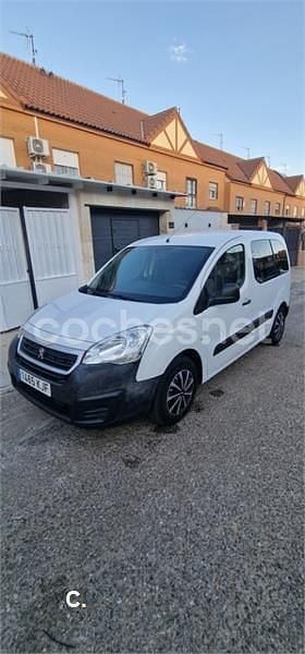Usado Peugeot Partner Tepee Active 92 CV (67 kW) 2016 Blanco Monovolumen