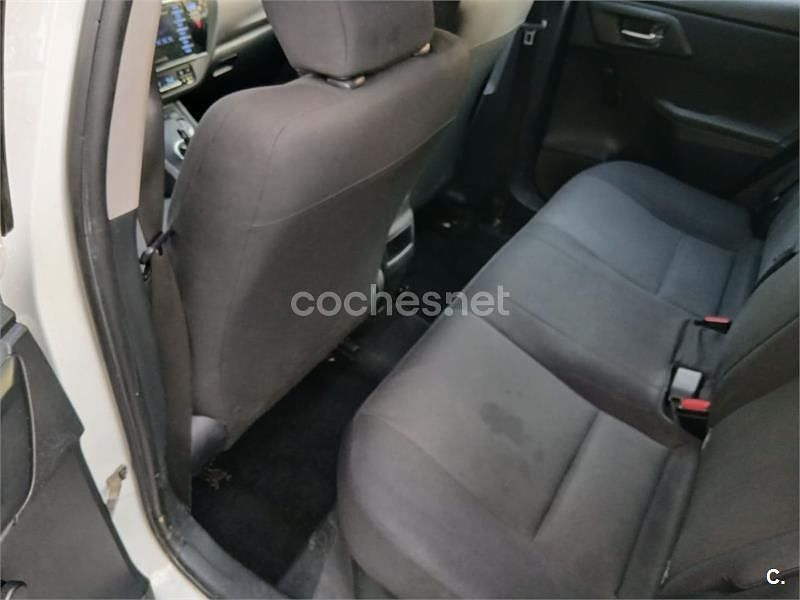 Usado Toyota Auris Hybrid Active 136 CV (100 kW) 2019 Blanco Familiar