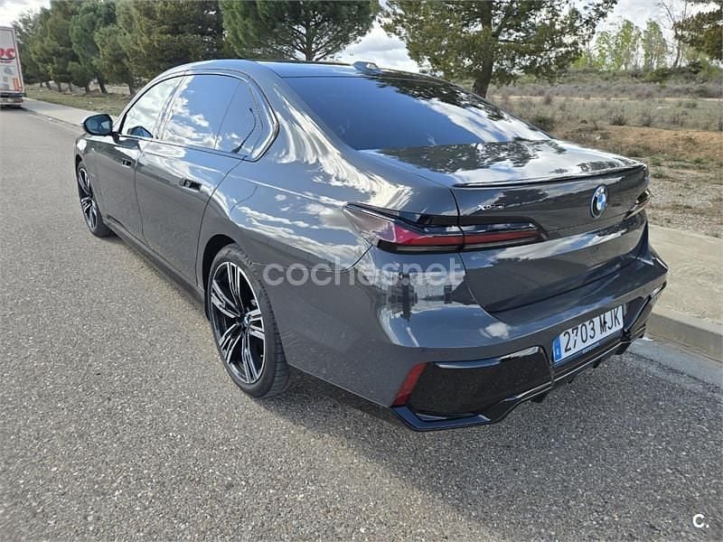 Usado BMW 750e 489 CV (359 kW) 2023 Gris / plata Berlina
