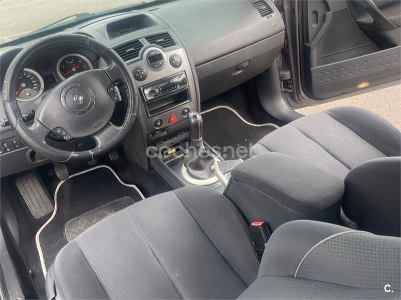 Usado Renault Mégane GrandTour Authentique 115 CV (84 kW) 2005 Gris / plata Familiar