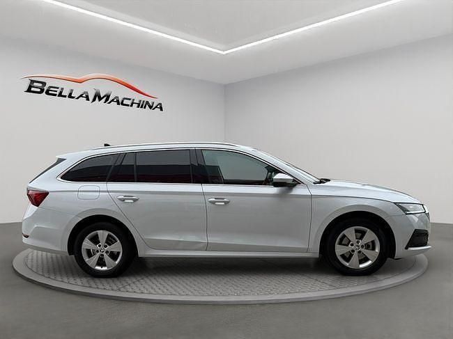 Usado Skoda Octavia 110 CV (80 kW) 2021 Blanco Familiar