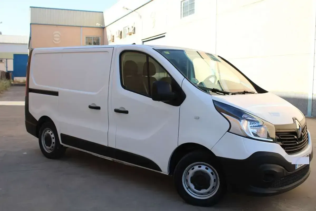 Usado Renault Trafic 120 CV (88 kW) 2019 Blanco Monovolumen