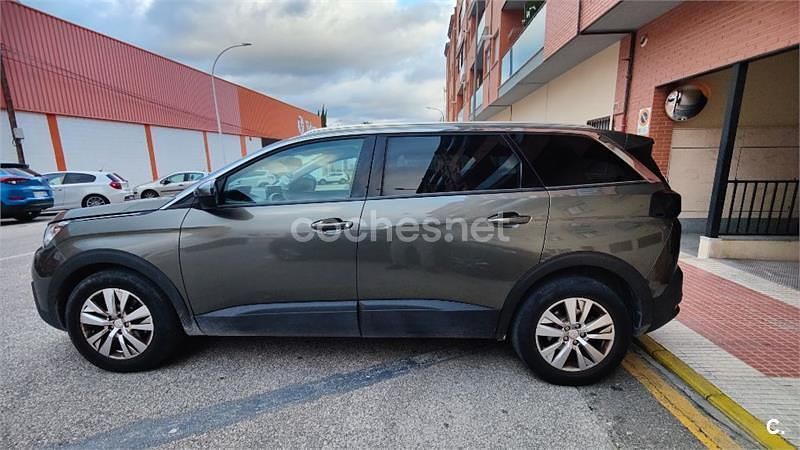 Usado Peugeot 5008 Active 120 CV (88 kW) 2017 Verde SUV