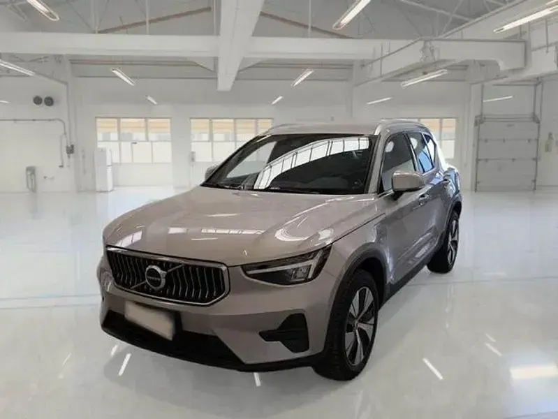 Usado Volvo XC40 Plus 262 CV (192 kW) 2023 Gris / plata SUV