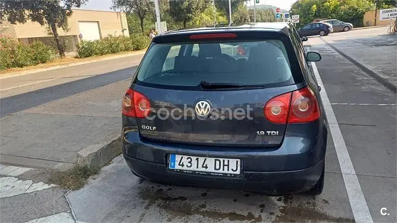Usado VW Golf IV Trendline 105 CV (77 kW) 2005 Negro Berlina