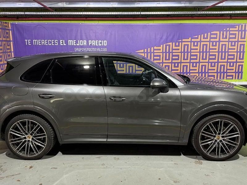 Usado Porsche Cayenne 462 CV (339 kW) 2019 Gris / plata SUV