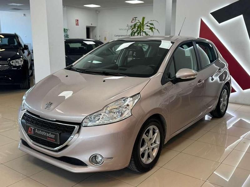 Usado Peugeot 208 Active 92 CV (67 kW) 2012 Beige Utilitario