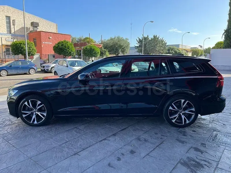 Usado Volvo V60 R-Design 340 CV (250 kW) 2022 Negro Familiar