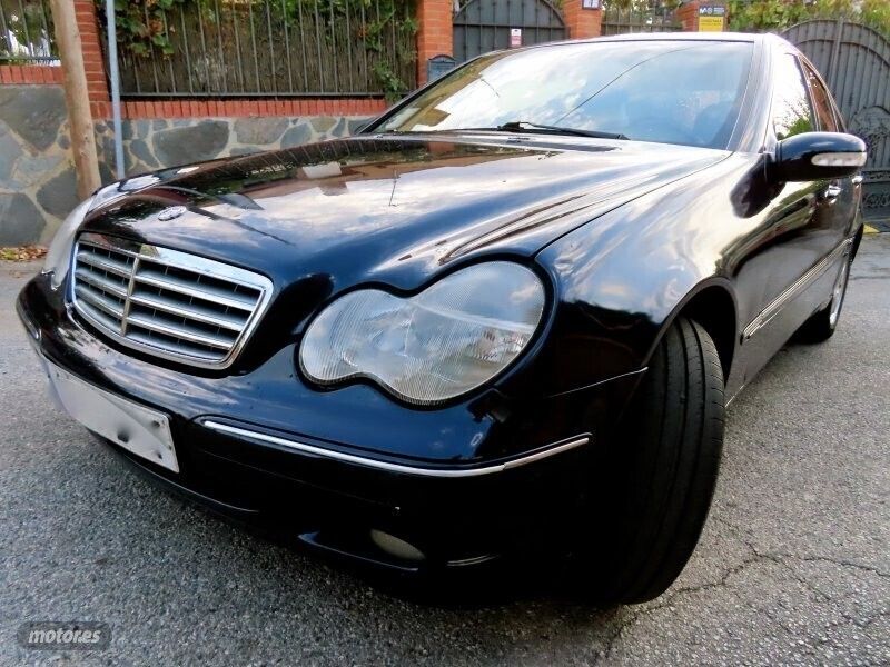 Usado Mercedes C220 Elegance 143 CV (105 kW) 2001 Azul Berlina