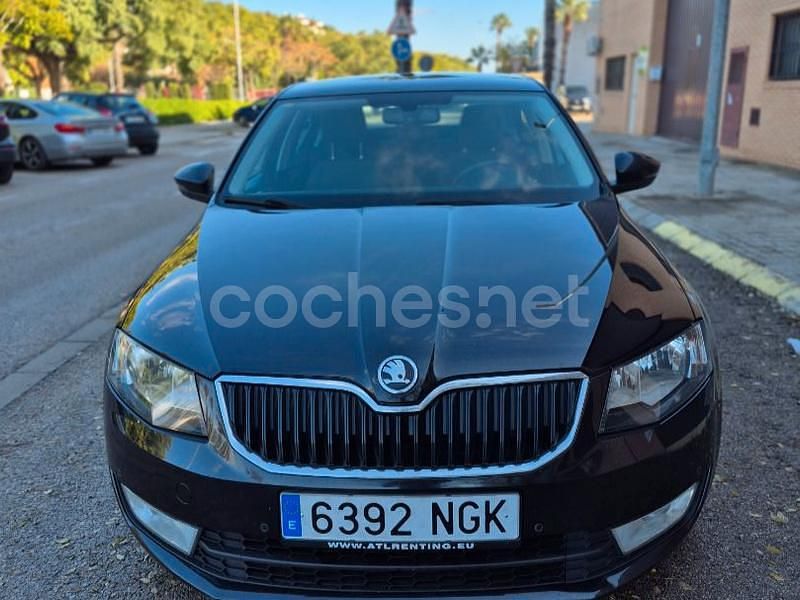 Negro Usado 2015 Skoda Octavia Ambition Berlina | 10.990 € (Caro) - Imagen 1/4
