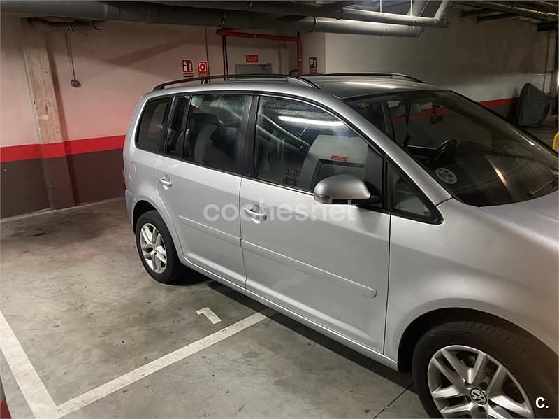 Usado VW Touran Highline 140 CV (102 kW) 2006 Gris / plata Monovolumen
