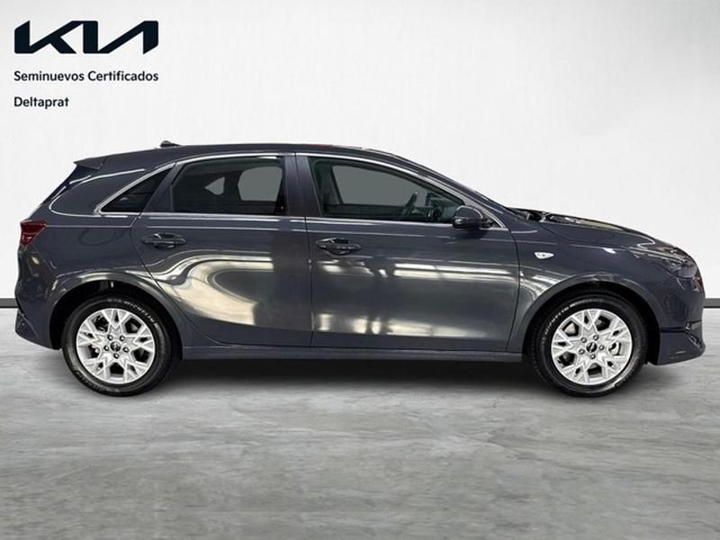 Usado Kia Ceed 120 CV (88 kW) 2023 Negro Utilitario