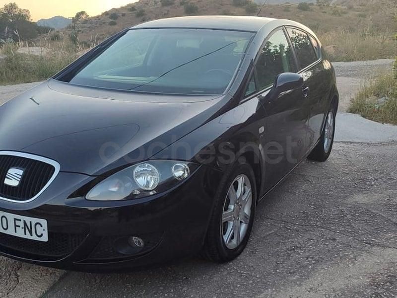 Usado Seat Leon 140 CV (102 kW) 2007 Negro Utilitario