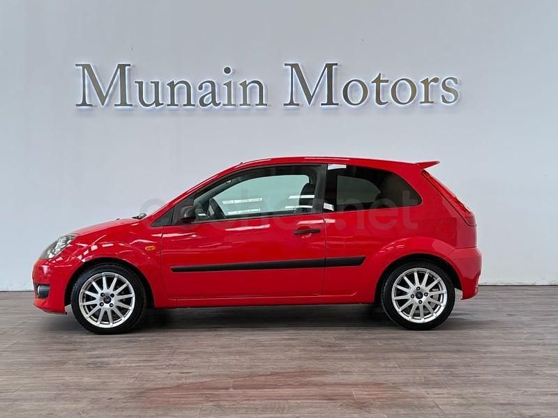 Usado Ford Fiesta Sport 90 CV (66 kW) 2006 Rojo Utilitario