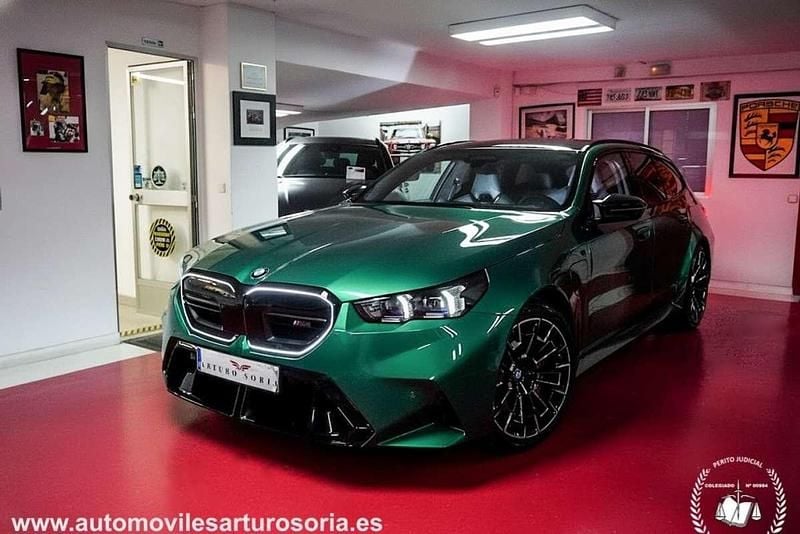Verde Usado 2025 BMW M5 Comfort Edition Familiar | 145.000 € - Imagen 1/4