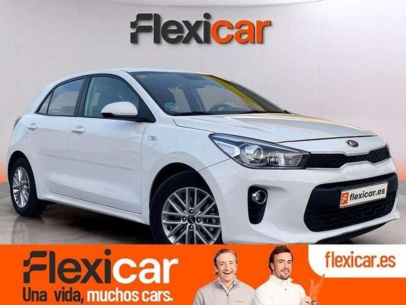 Usado Kia Rio 101 CV (74 kW) 2018 Blanco Berlina