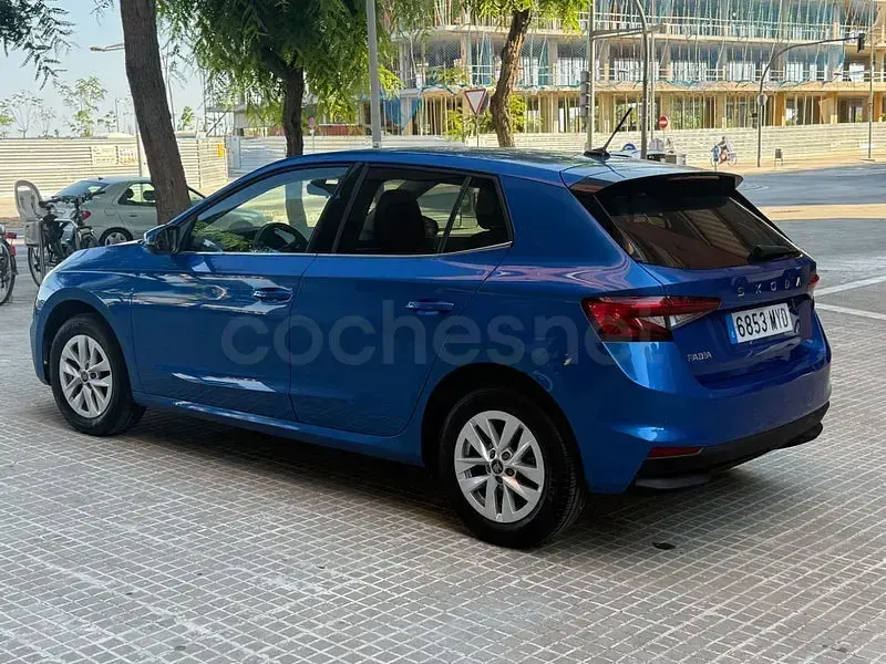 Usado Skoda Fabia Selection 95 CV (69 kW) 2025 Azul Utilitario