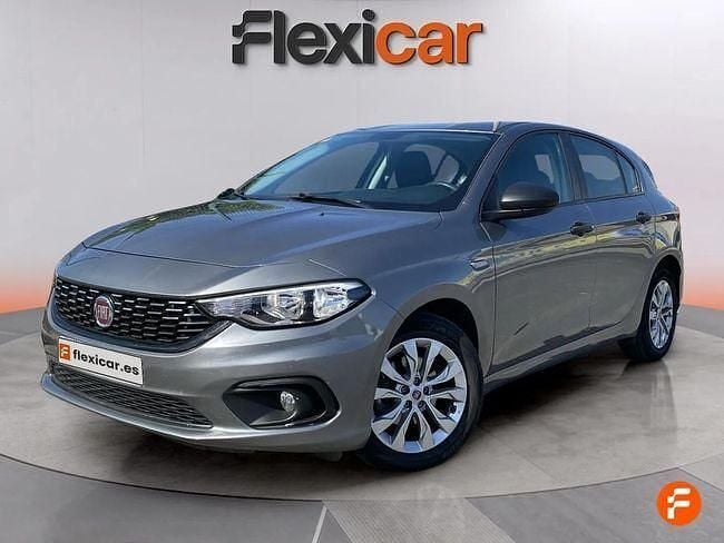 Usado Fiat Tipo Business 121 CV (88 kW) 2018 Gris Berlina