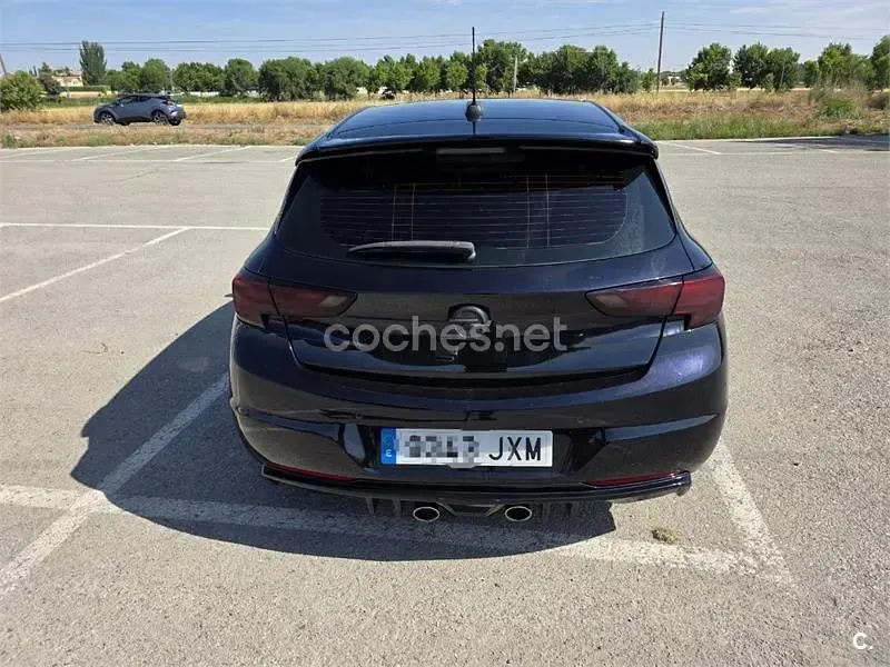 Usado Opel Astra Business 110 CV (80 kW) 2017 Negro Berlina