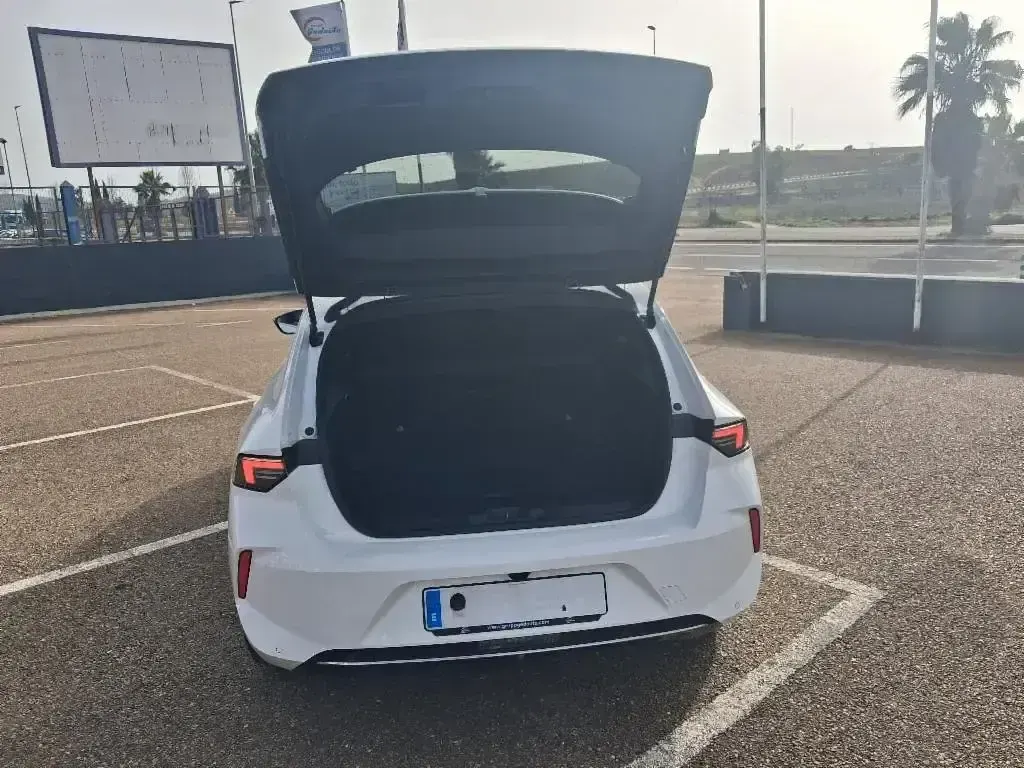 Usado Opel Astra Elegance 130 CV (95 kW) 2023 Otro Utilitario
