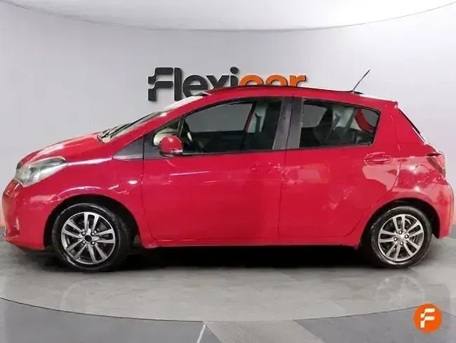 Usado Toyota Yaris Active 69 CV (50 kW) 2017 Rojo