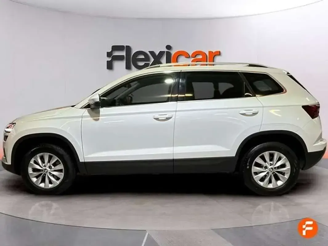 Usado Skoda Karoq Selection 150 CV (110 kW) 2024 Blanco SUV