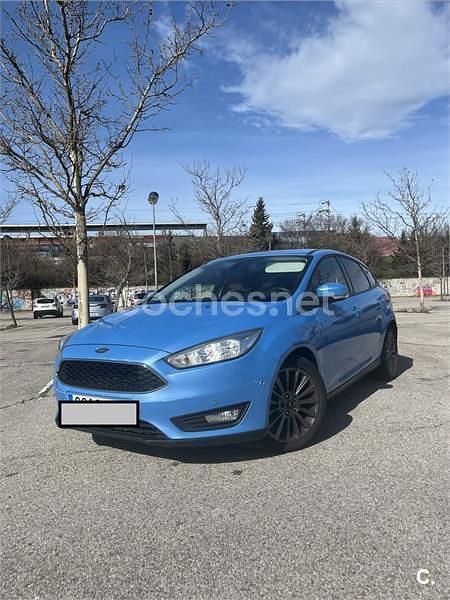 Usado Ford Focus Trend 125 CV (91 kW) 2016 Azul Berlina