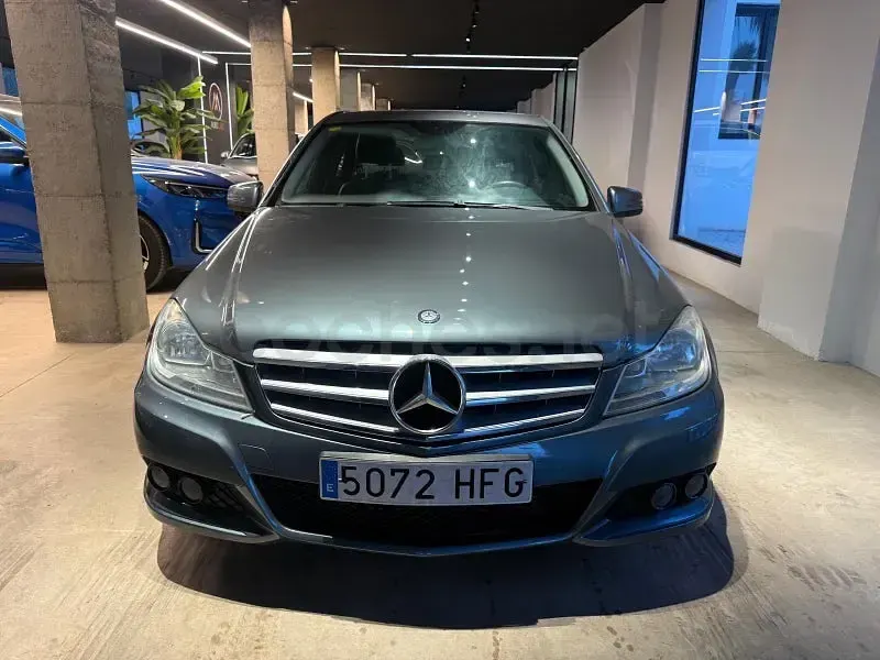 Usado Mercedes C180 Avantgarde 156 CV (114 kW) 2011 Gris / plata Familiar