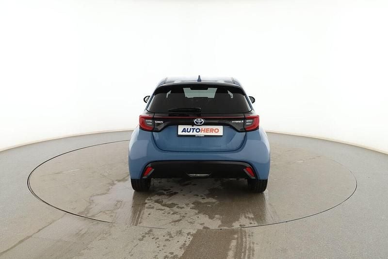 Usado Toyota Yaris Hybrid Style 116 CV (85 kW) 2020 Azul Berlina