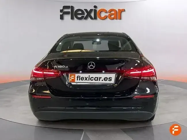 Usado Mercedes A180 116 CV (85 kW) 2019 Negro Berlina