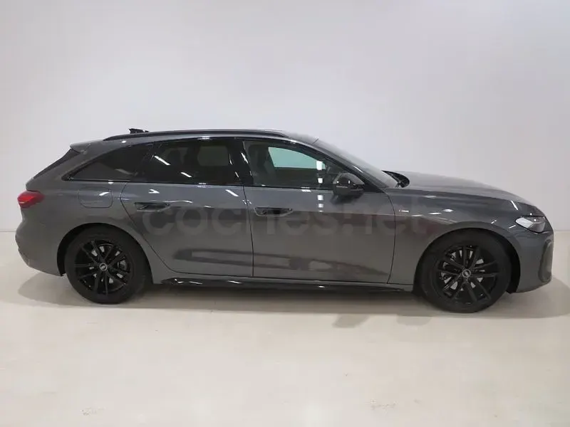 Usado Audi A5 204 CV (150 kW) 2025 Gris / plata Familiar