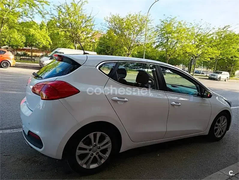 Usado Kia Ceed 100 CV (73 kW) 2012 Blanco Utilitario