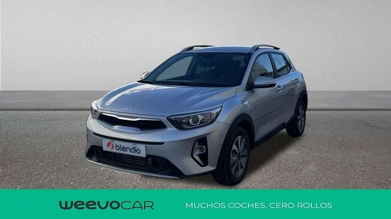 Plateado Usado 2024 Kia Stonic SUV | 20.990 € (Un poco caro) - Imagen 1/4