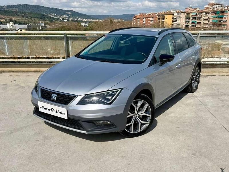 Usado Seat Leon 4Drive 184 CV (135 kW) 2017 Plateado SUV