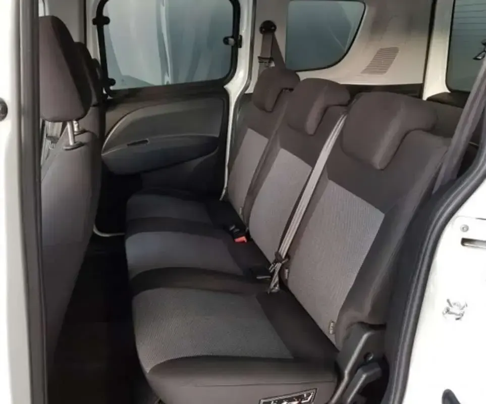 Używany Fiat Doblò Active 75 KM (55 kW) 2011 Biały Minivan