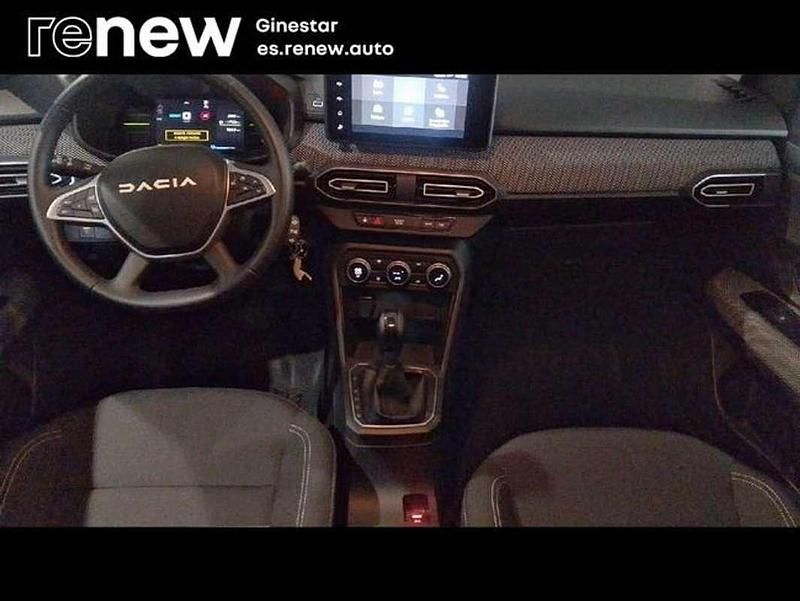 Usado Dacia Jogger Expression 140 CV (102 kW) 2025 Verde Monovolumen