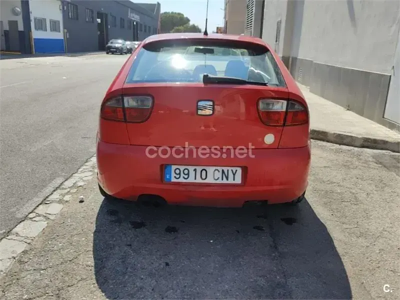 Usado Seat Leon Sport 150 CV (110 kW) 2003 Rojo Utilitario