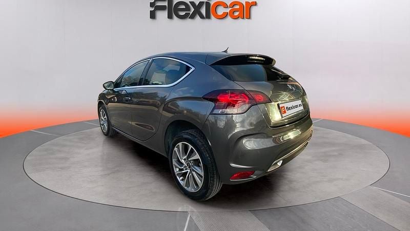 Usado DS Automobiles DS4 Design 120 CV (88 kW) 2015 Gris Berlina