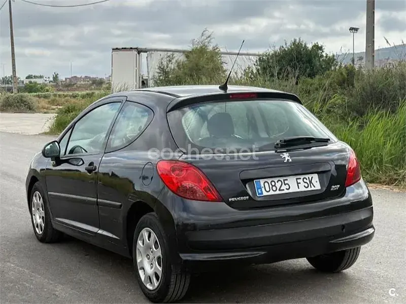 Usado Peugeot 207 75 CV (55 kW) 2008 Negro Berlina