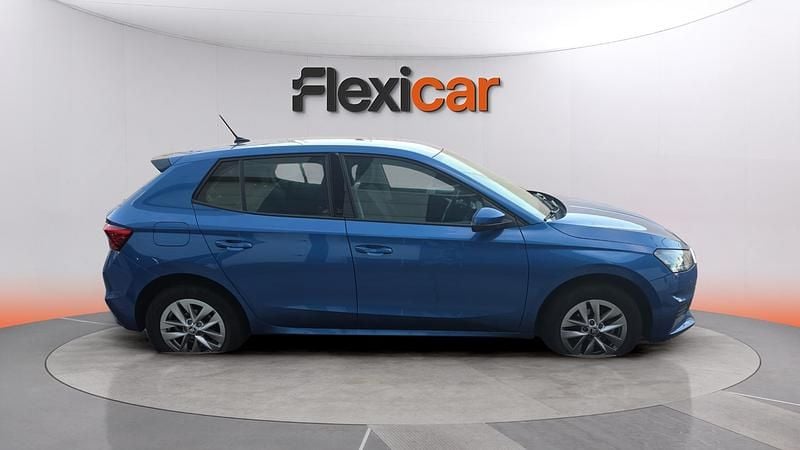 Usado Skoda Fabia Active 95 CV (69 kW) 2022 Azul Berlina