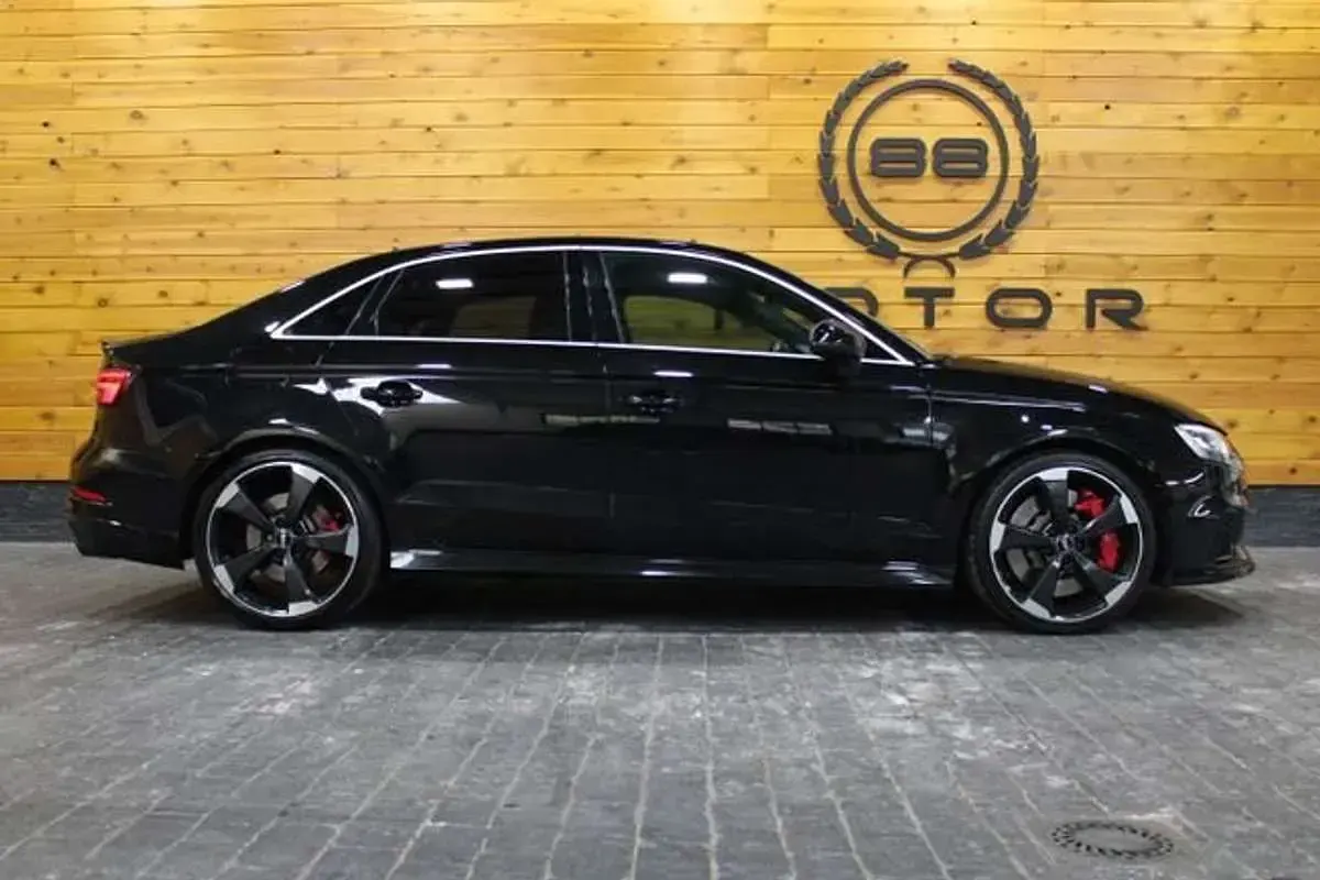 Usado Audi RS3 S-Line 400 CV (294 kW) 2019 Negro Berlina