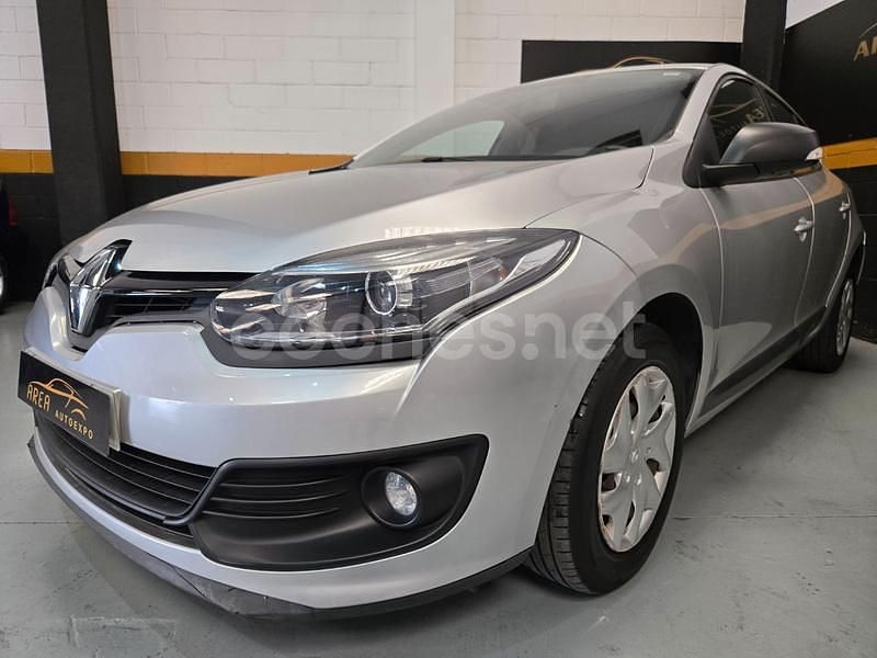 Gris / plata Usado 2014 Renault Mégane III LIMITED Berlina | 8995 € (Un poco caro) - Imagen 1/4