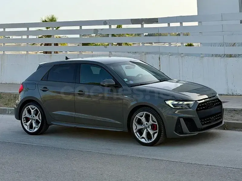 Usado Audi A1 Sportback S-Line 200 CV (147 kW) 2019 Gris / plata Utilitario